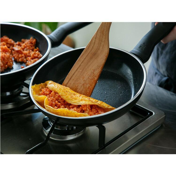 オランダ王室御用達 BK フライパン 20cm セラミックコーティング ガス火 IH オーブン PFASフリー フッ素不使用 黒 ブラック イージーインダクション ビーケー ロイヤル ブランド おしゃれ