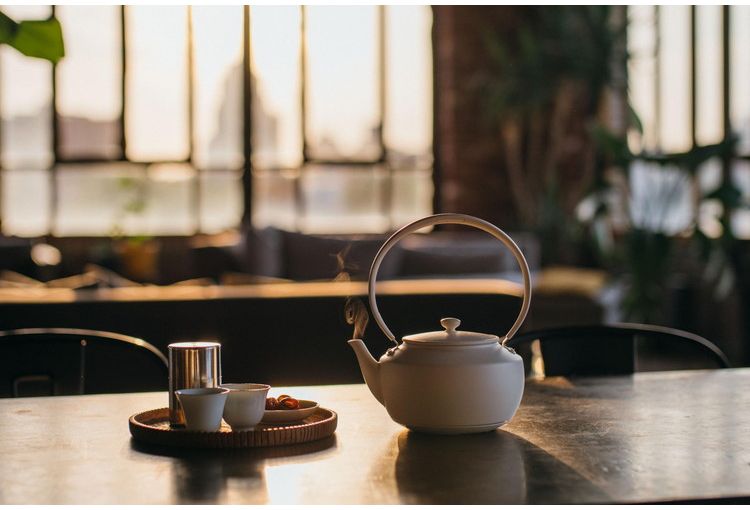 バルミューダ BALMUDA MoonKettle 湯沸し器 やかん 温度調整機能つき電気ケトル ホワイト KPT02JP-WH